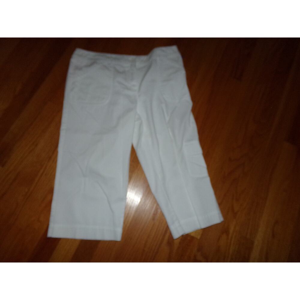 Chico's white capris w cargo pocket‎ size .5 excellent